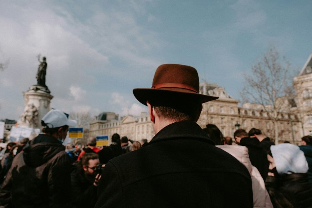 detective observing crowd
