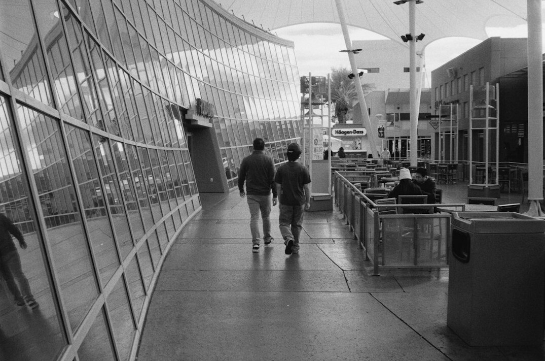 mall security guard chasing suspect