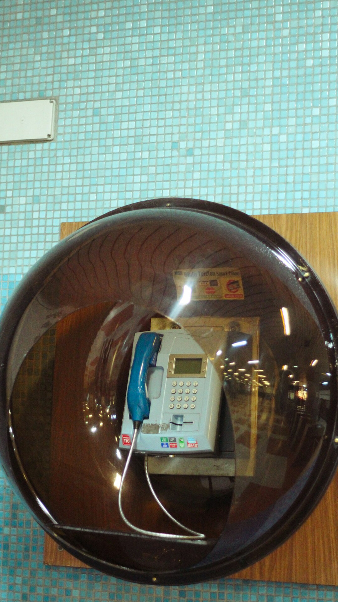 convex security mirror in store